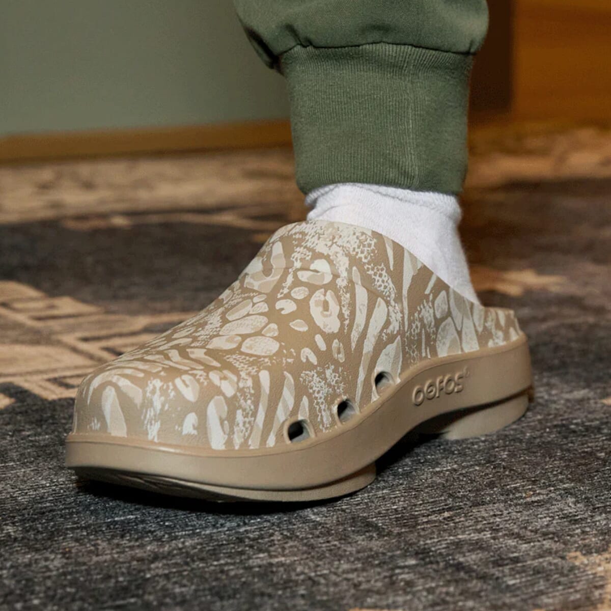 OOFOS Unisex OOcloog Casual Shoes - Nomad Camo | elliottsboots